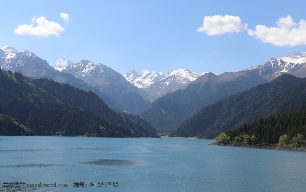 新疆天山天池 天山天池 蓝天白云 旅游 旅行 旅游摄影 国内旅游