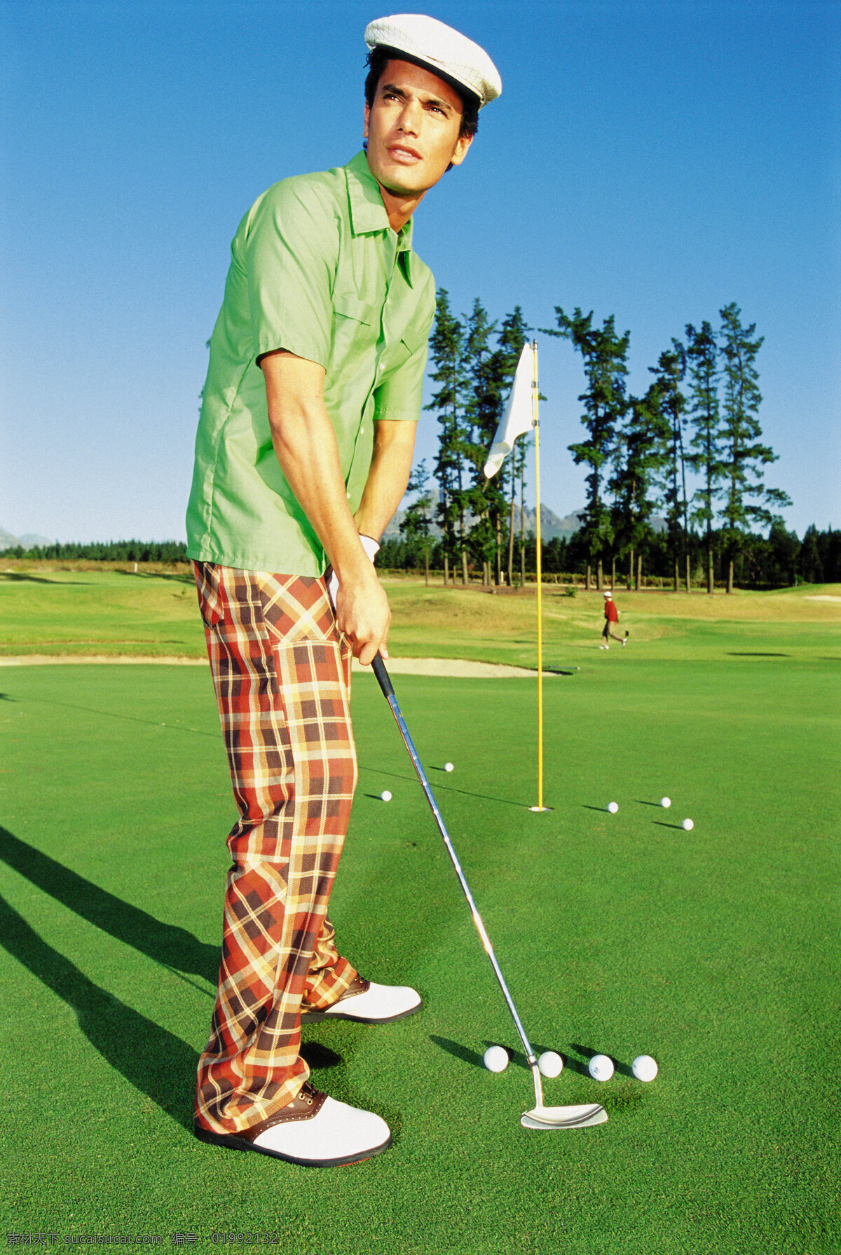 高尔夫 时尚 男性 高尔夫球 球场 球杆 草地 贵族运动 休闲运动 尊贵运动 体育运动 时尚男性 男人 英伦风 生活百科 绿色
