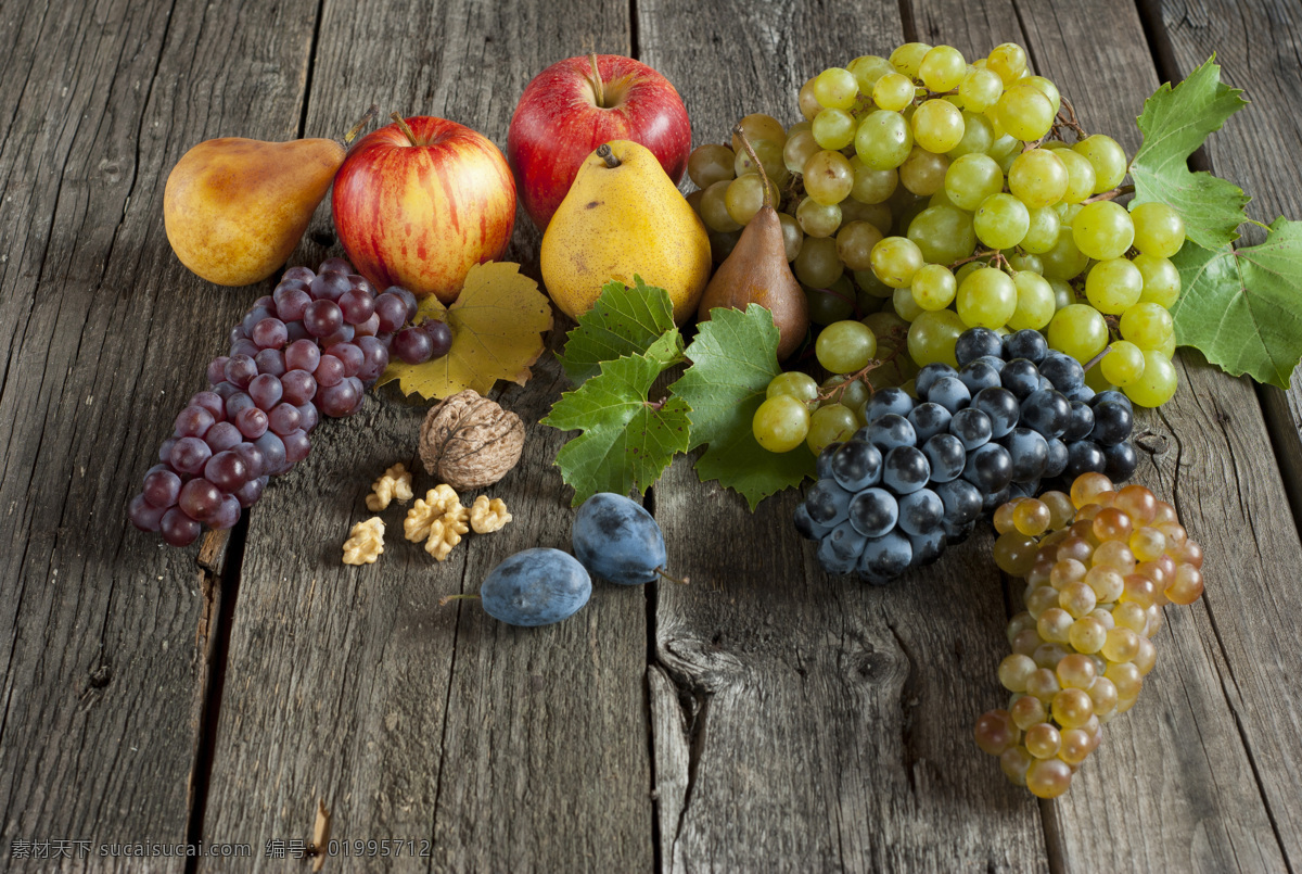 木板 上 水果 苹果 梨 葡萄 提子 新鲜水果 果实 水果摄影 蔬菜图片 餐饮美食