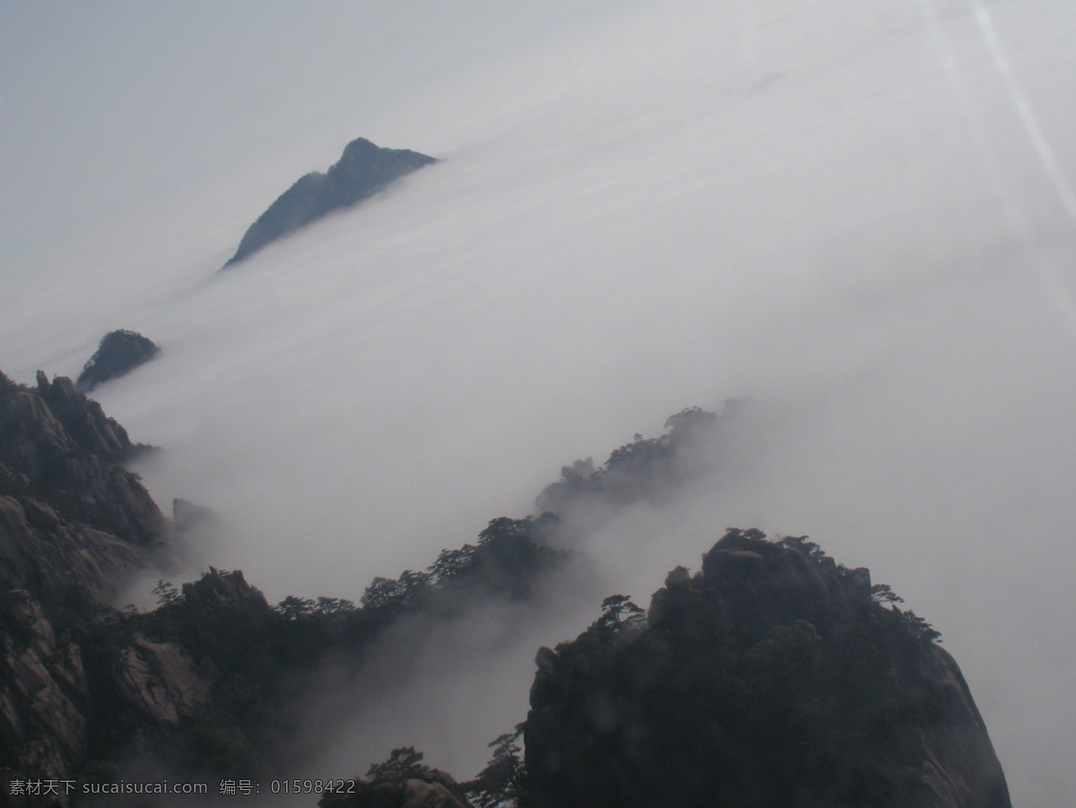 黄山旅游 黄山 旅游 云海 松树 高山 风景名胜 自然景观 旅游摄影 国内旅游 灰色