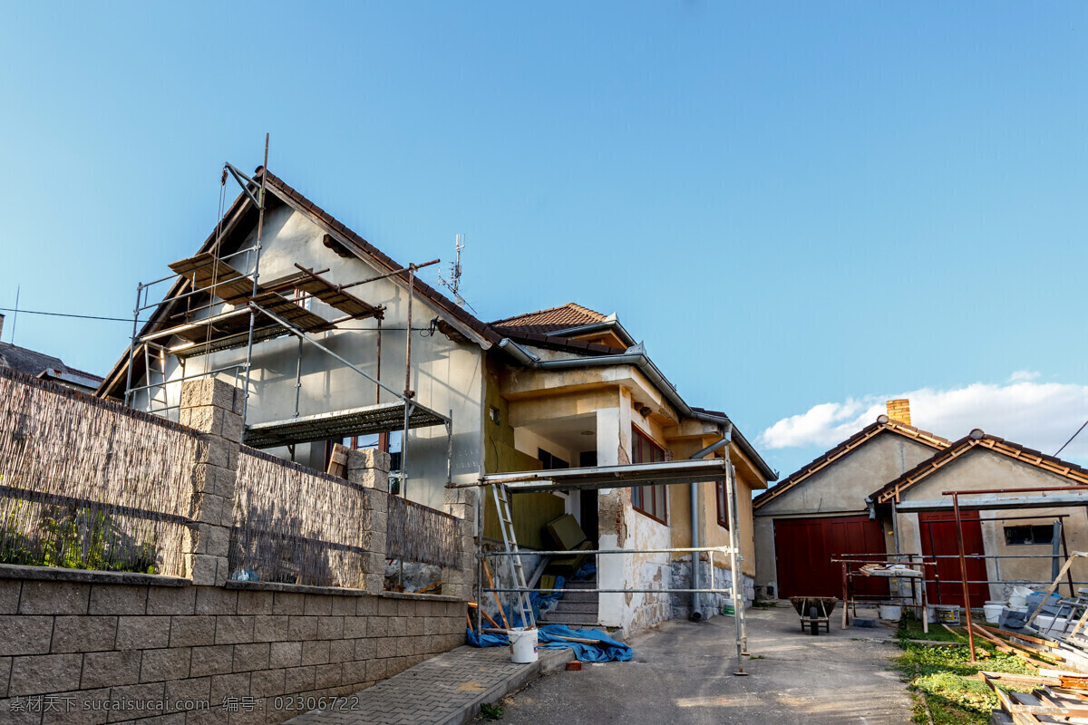 正在 装修 房屋 建筑 梯架 植物 窗户 蓝天 建筑设计 环境家居