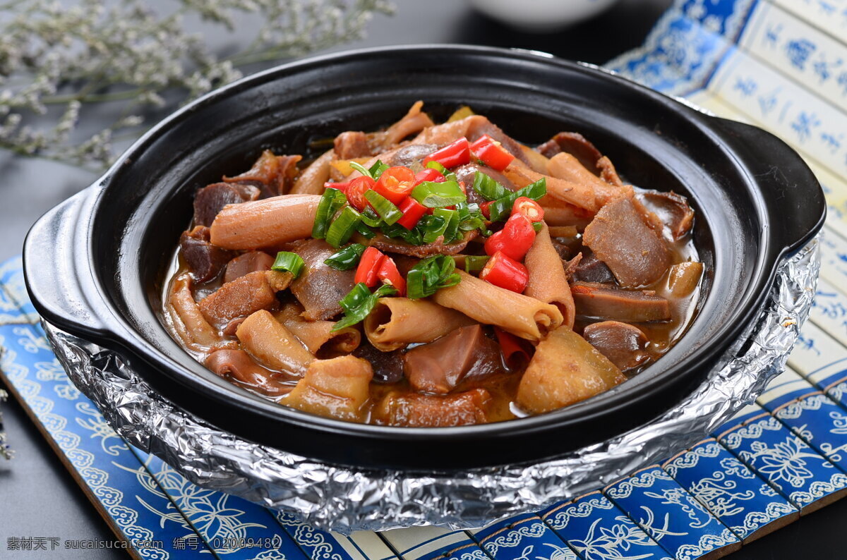 腌菜鸭肫煲 砂锅鸭杂 腌菜 鸭肫煲 鸭胗 鸭肠 煲 高清菜谱用图 餐饮美食 传统美食