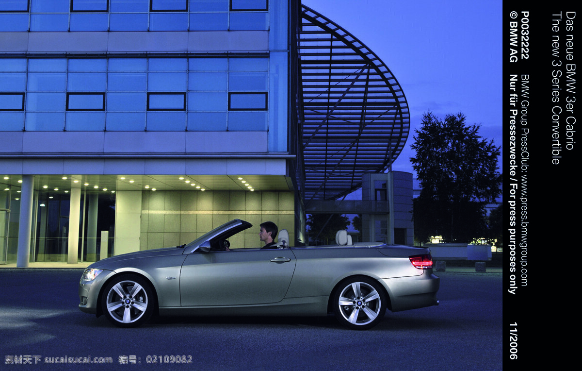 宝马 房子 高级 交通工具 轿车 外观 外景 新一代bmw 3系敞篷轿车 银色 新款 夜晚 敞篷 宝马3系 现代科技 psd源文件