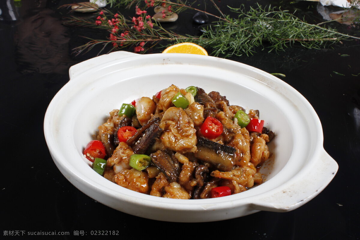 牛蛙炒黄鳝 美食 菜品 菜谱 餐饮 传统 中餐 色香味 绿色食品 土家菜 煲仔 牛蛙 黄鳝 蒜子 辣椒 青椒 湘菜 高清 写真照片 传统美食 餐饮美食