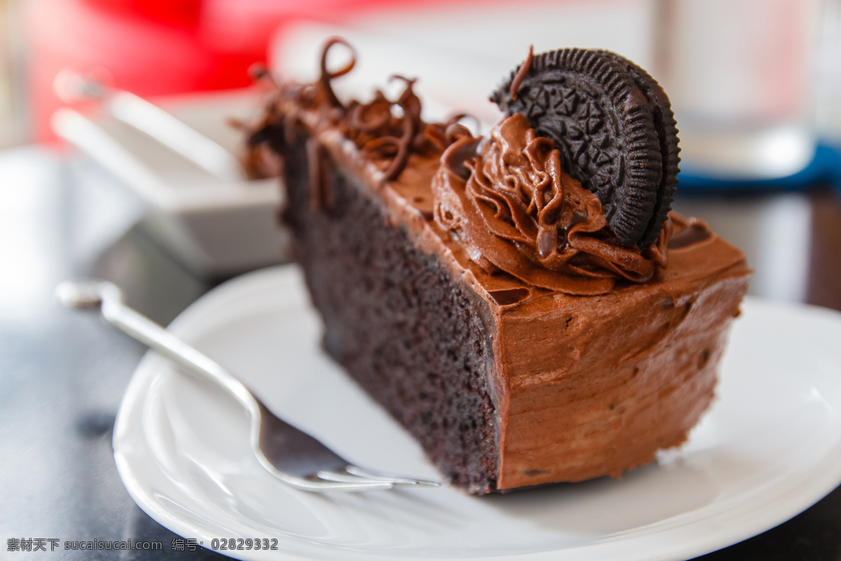 巧克力蛋糕 巧克力甜品 巧克力 奶油蛋糕 奶油 巧克力味蛋糕 巧克力风味 巧克力味道 白巧克力 点心 小甜品糕点 蛋糕 甜点 甜品 生日蛋糕 盘子 甜食 食物 美味 美食 餐饮美食 西餐美食