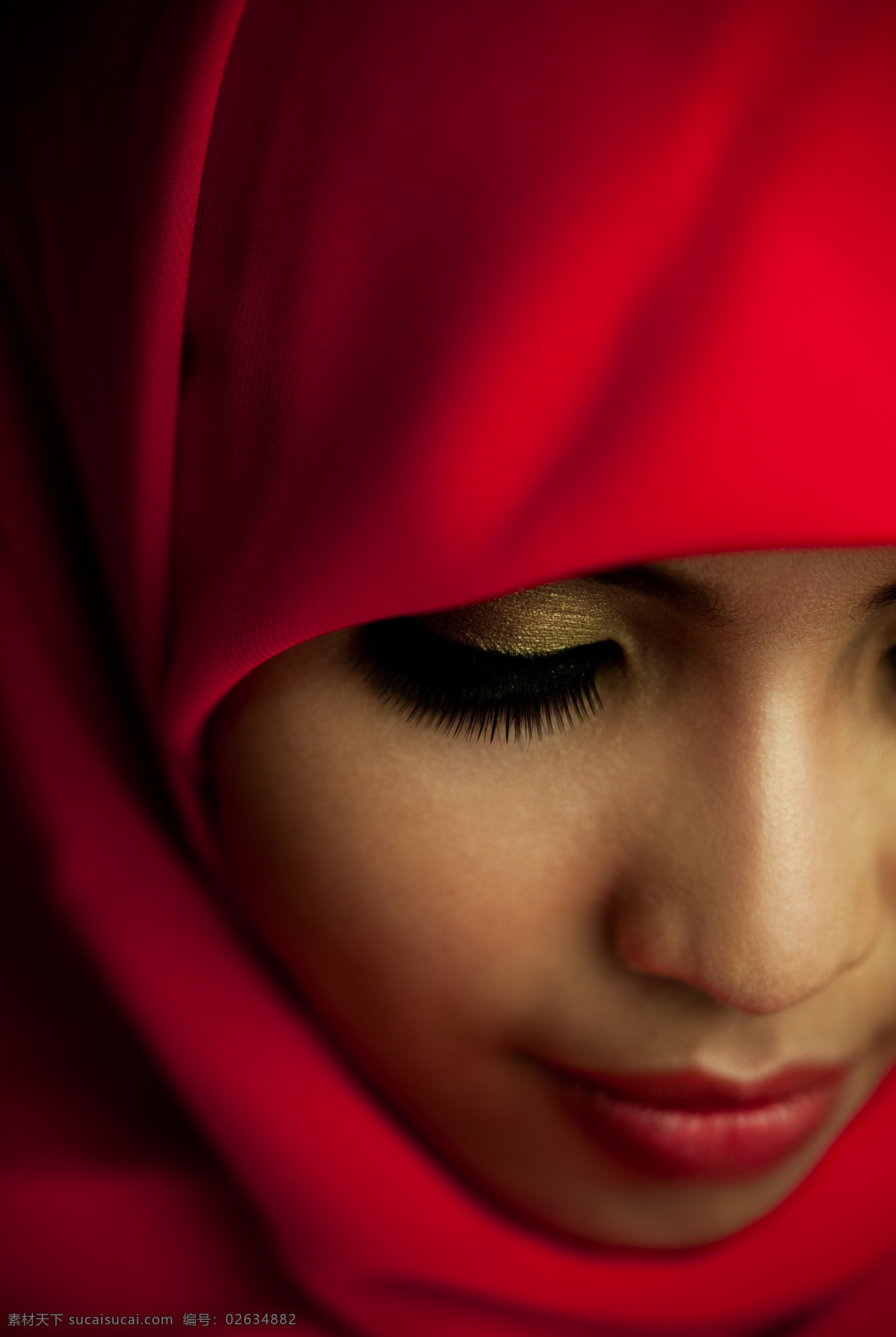 红色 头巾 下 闭眼 美女图片 红色头巾 美女 女人 眼睛 外国人物 人体器官图 人物图片