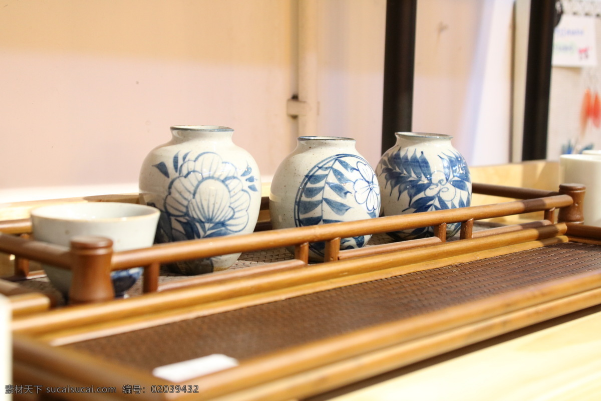 青花瓷 竹托盘 陶瓷 瓷制品 木制品 生活百科 生活素材