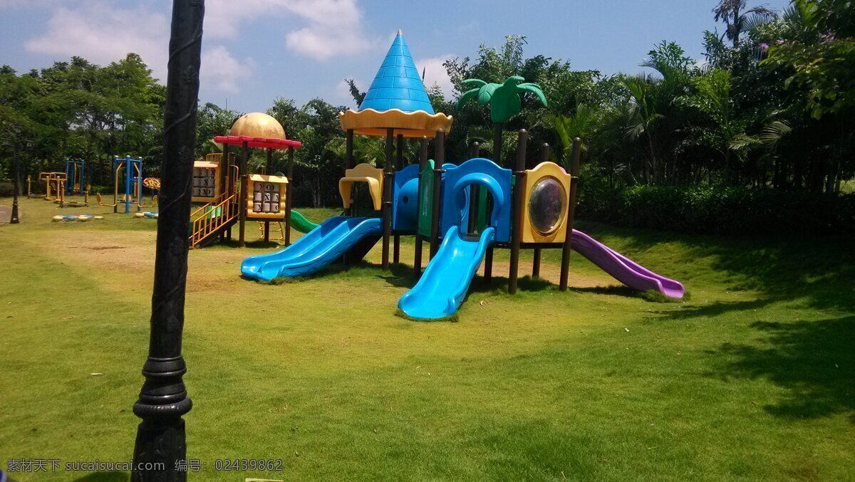 儿童设施 蓝天 儿童乐园 园林 草坪 植被 小区设施 园林建筑 生活百科 娱乐休闲