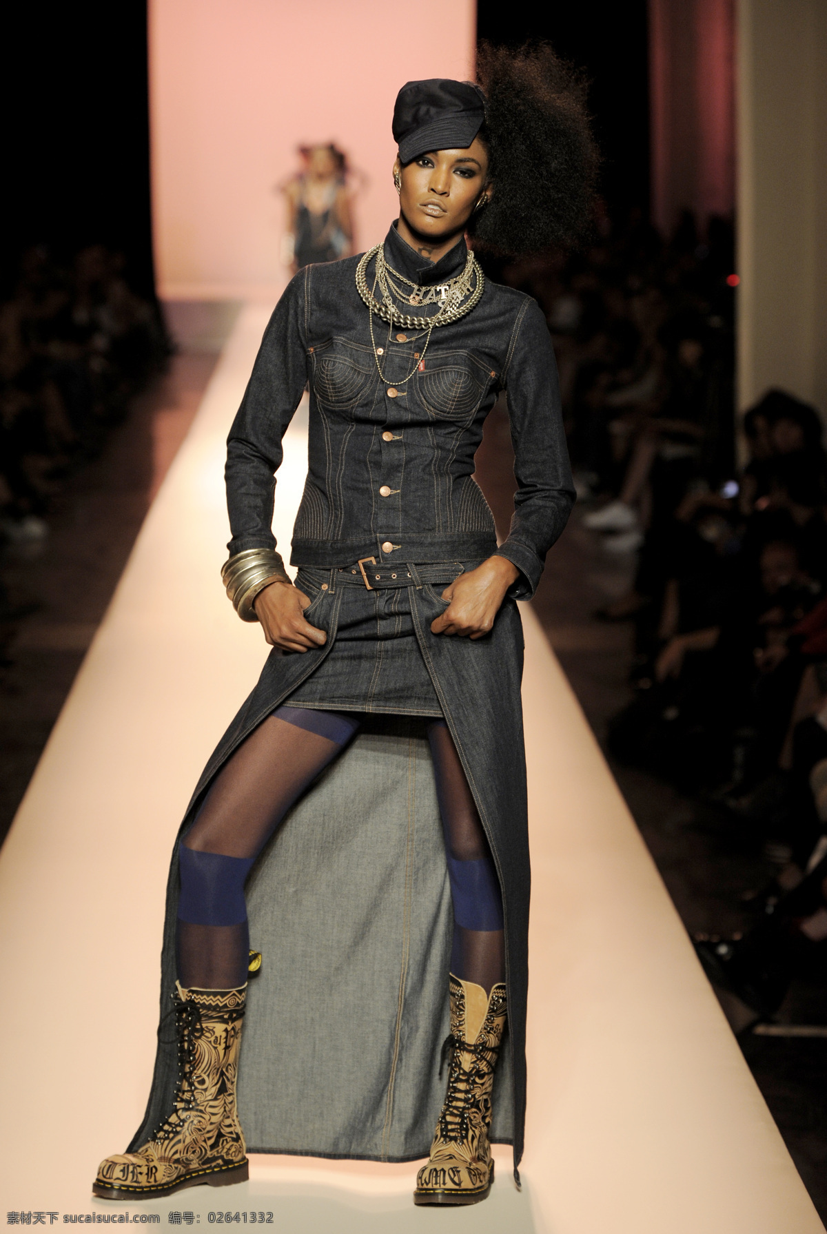fashion show 春季 发布会 服装 裤子 牛仔 人物图库 牛仔发布会 衣服 时装 jean paul 夏季 职业人物 psd源文件
