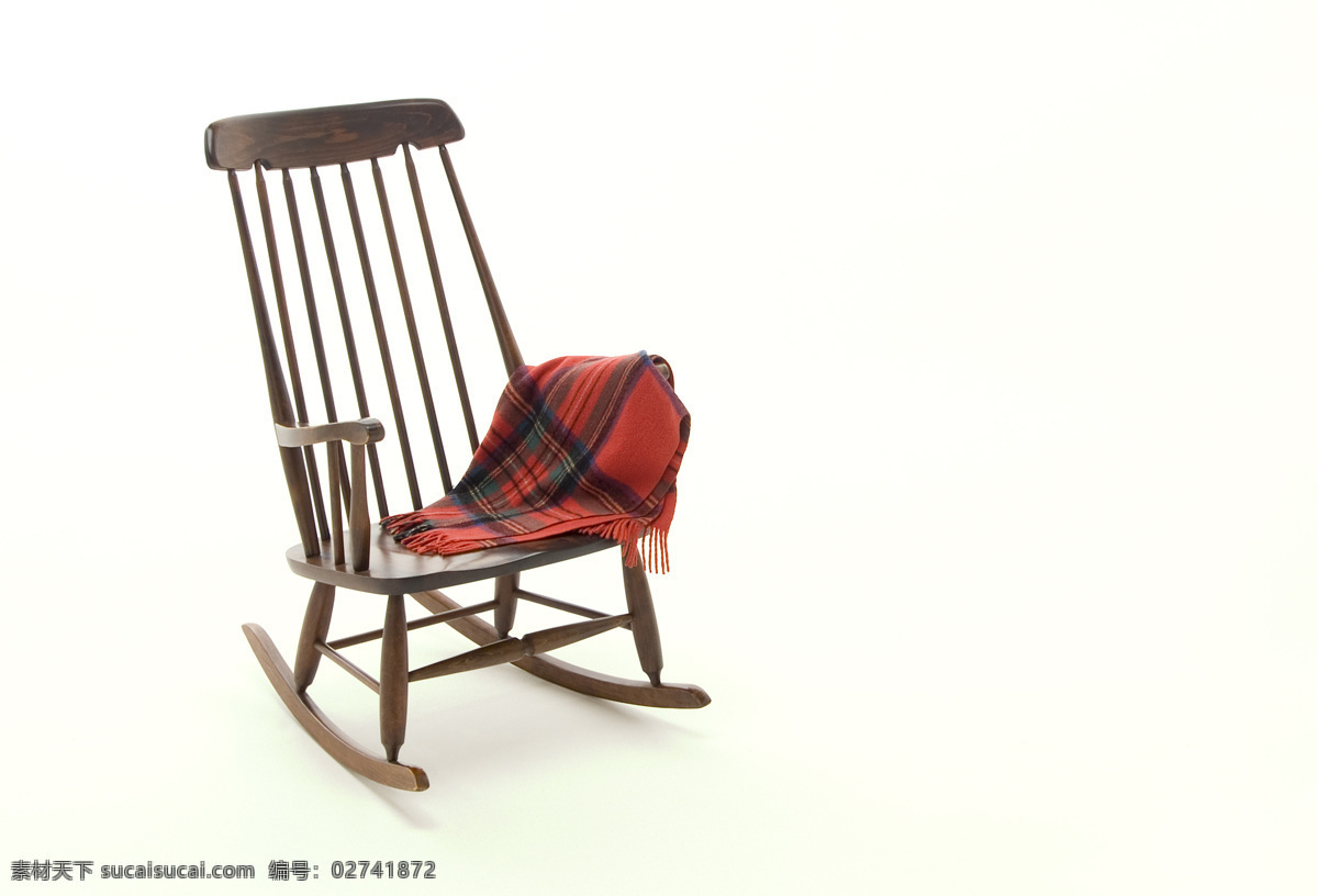 摇椅 靠椅 椅子 木质摇椅 原木摇椅 围巾 休闲座椅 纳凉座椅 家居文化 古典家具 中国文化 家居 家居生活 生活百科