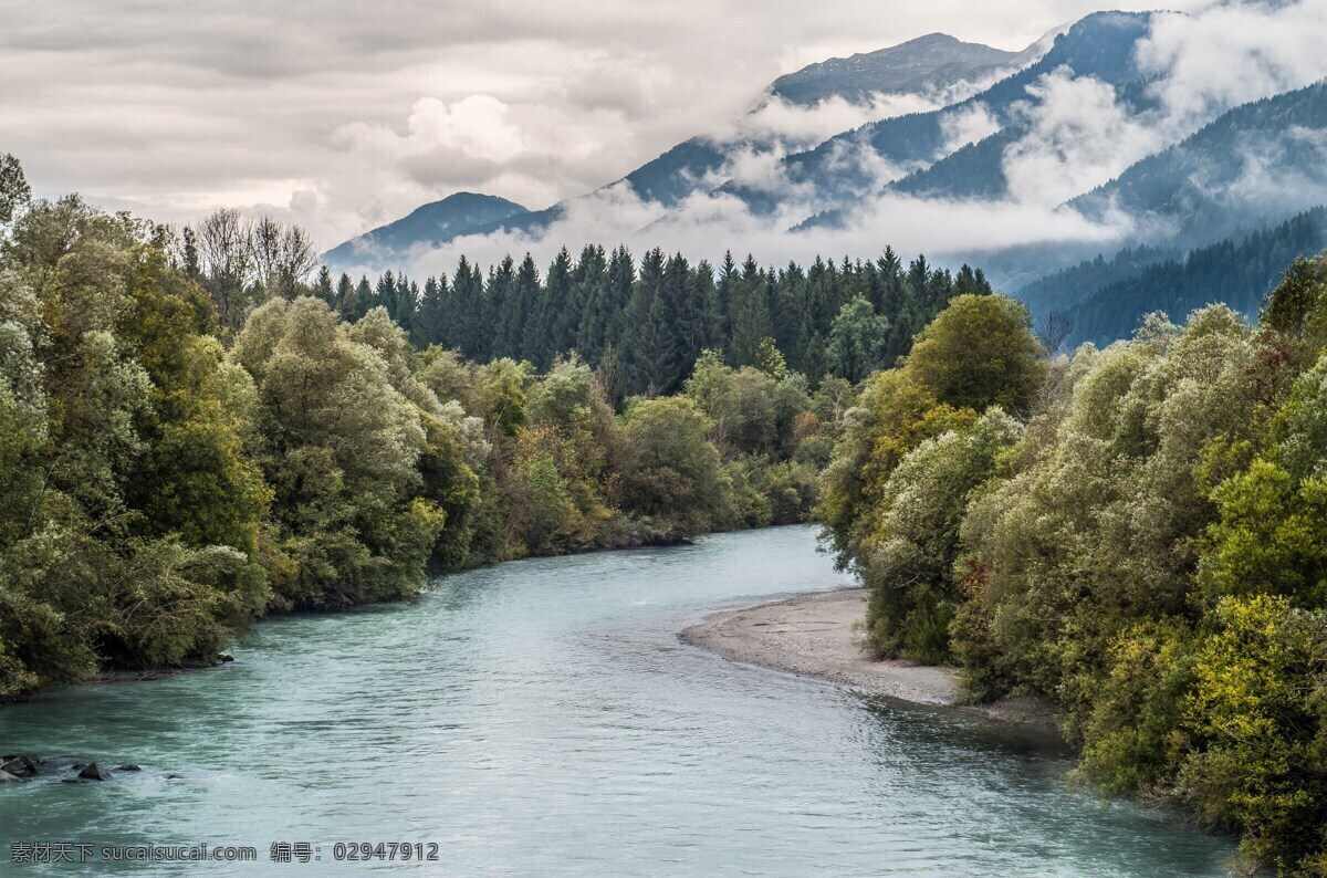 阿尔卑斯 山河 景观 阿尔卑斯山 远山 高山 山脉 群山 雾气 白雾 河流 水流 流水 树木 自然风景 山水风景 自然景观