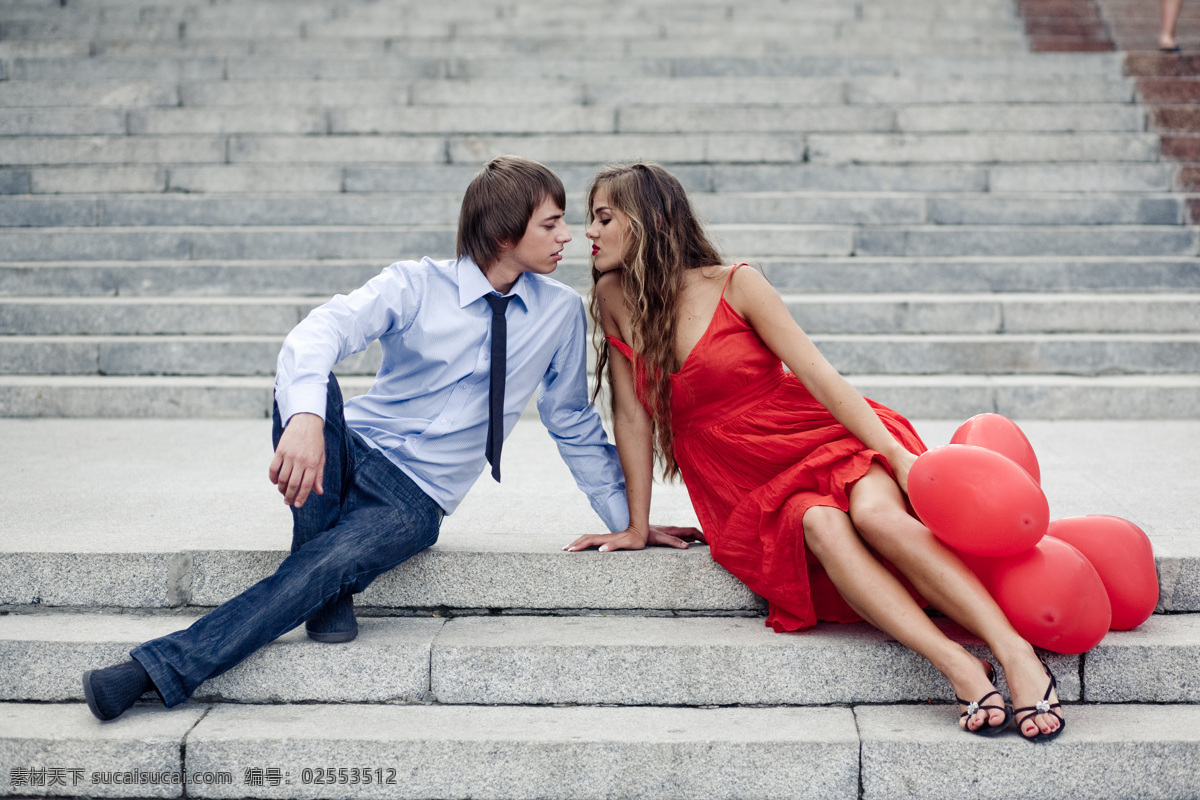 坐在 台阶 上 美女 男人 情侣 情人 夫妻 女人 人物摄影 生活人物 情侣图片 人物图片