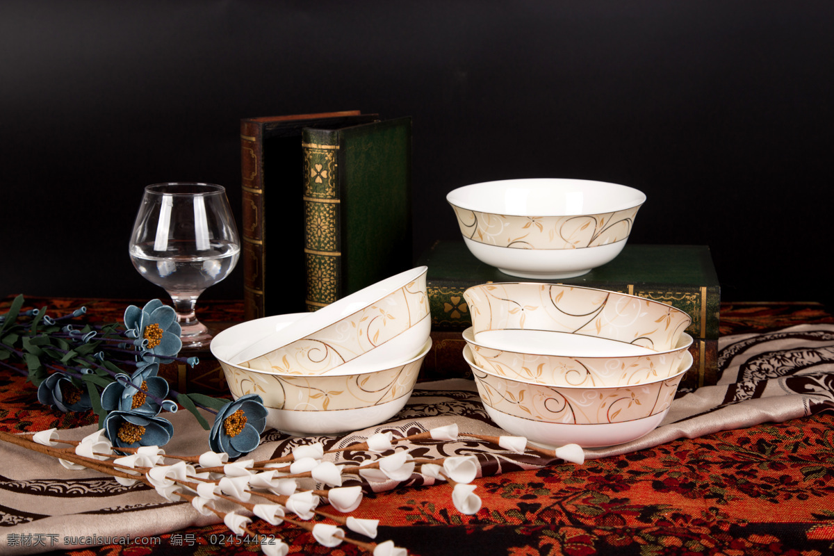 装饰 桌面装饰 碗 古典装饰 装饰照片 餐具摆放 桌上的餐具 瓷器 青花瓷器 餐具 餐饮美食 餐具厨具