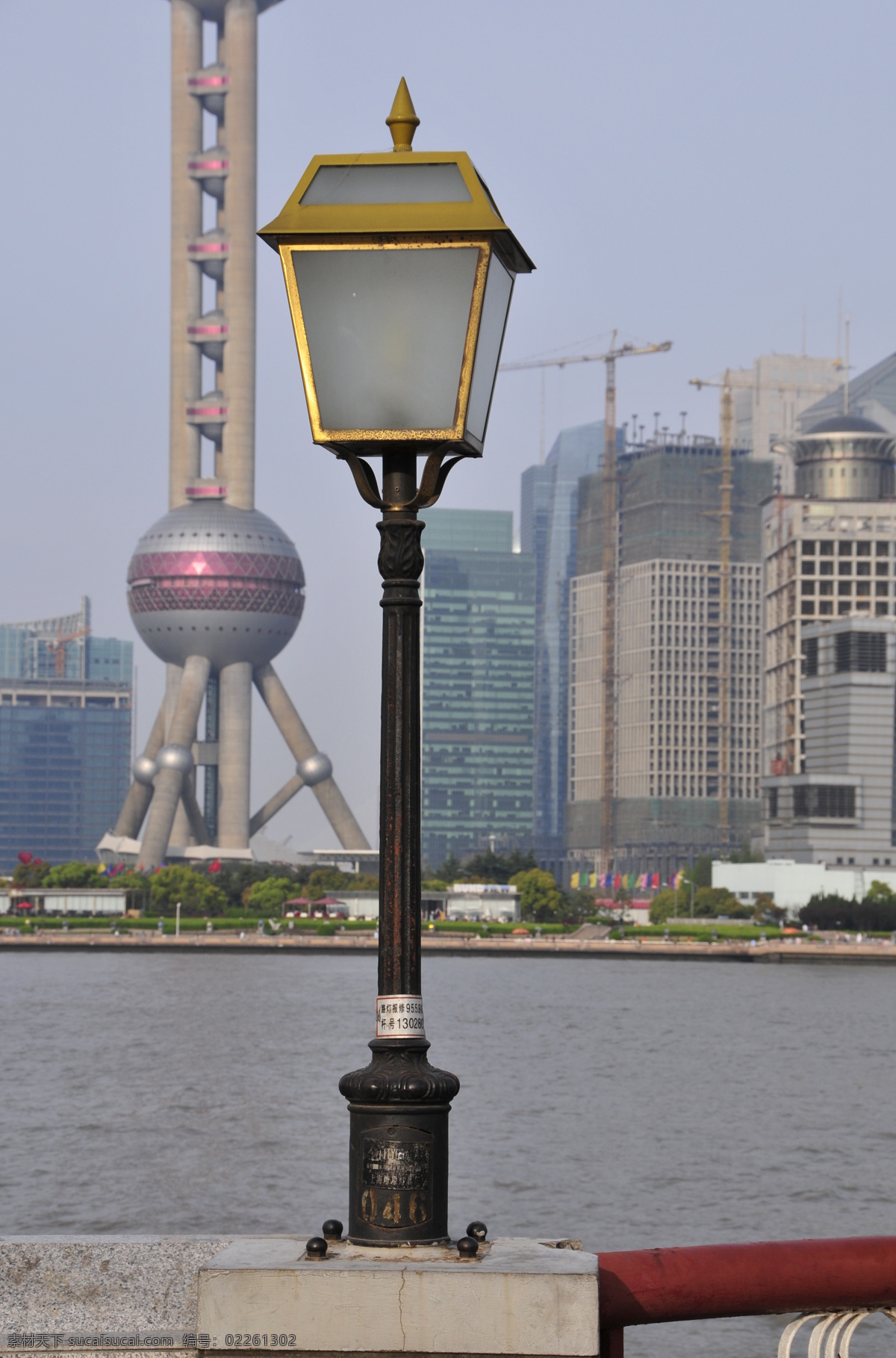 灯 灯柱 东方明珠 对比 国内旅游 环球金融中心 历史 陆家嘴 外滩一角2 外滩一角 外滩 上海 金茂大厦 路灯 现代 艺术 旅游摄影 摄影图库 家居装饰素材 灯饰素材