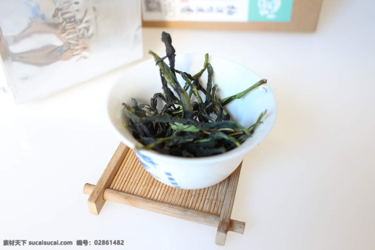 抽湿鸭屎香 凤凰单枞茶 潮汕茶 鸭屎香 白叶单枞茶 泡茶 冲茶 茶菜 茶汤 茶叶 茶 功夫茶 清香型 茶叶摄影图 餐饮美食 食物原料