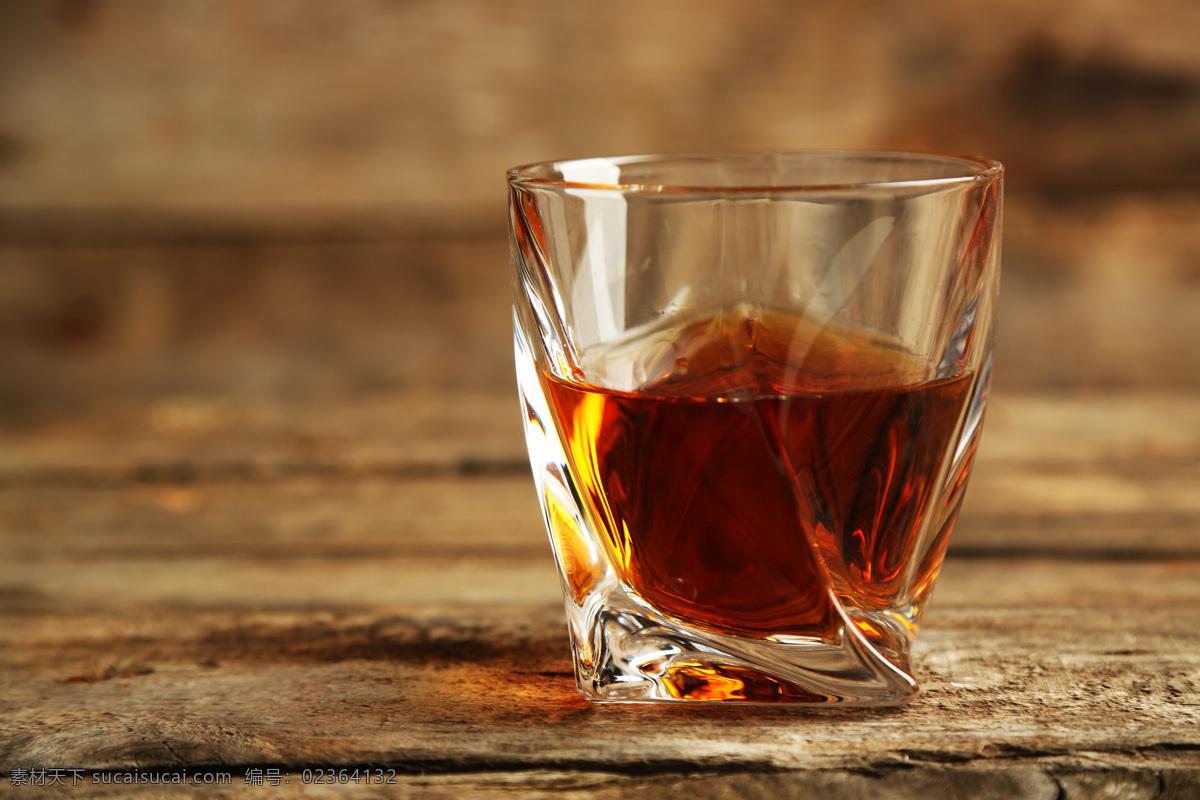 威士忌 酒杯 摄影图片 洋酒 玻璃酒杯 玻璃杯子 酒水饮料 餐饮美食 棕色