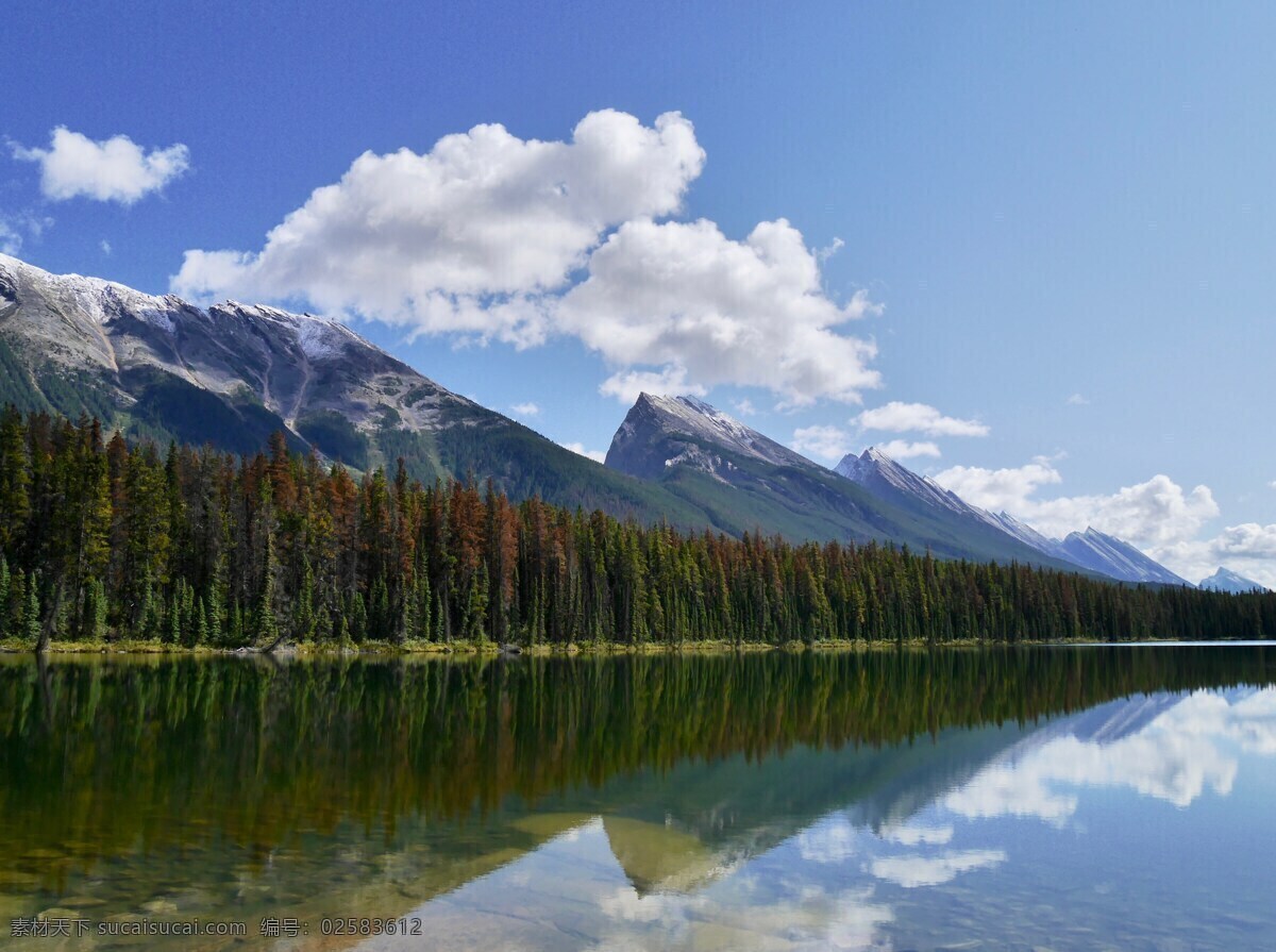 加拿大 高山 湖泊 高山湖泊 远山 山顶 树木 湖水 湖面 水面 湖泊风景 自然湖泊 自然景观 自然风景