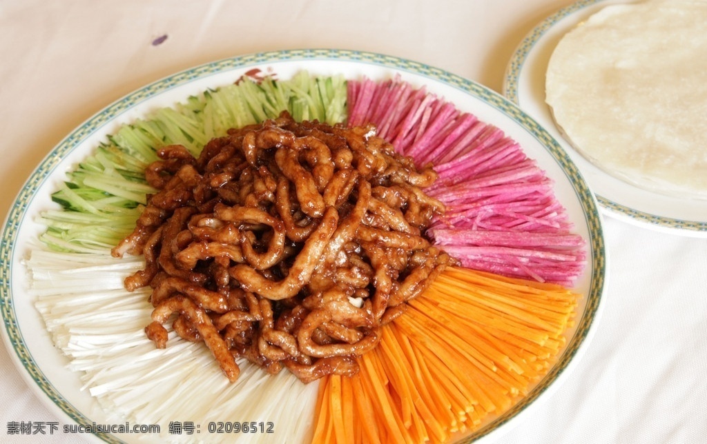 酱爆鸭丝 美食 美味 佳肴 湘菜 风味 胡萝卜 葱 姜 餐饮 彩椒 芹菜 鸭 香菜 萝卜 葱丝 黄瓜丝 餐饮美食 传统美食