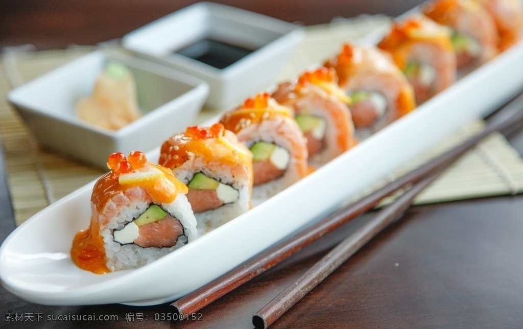 寿司卷 鲑鱼 大西洋鲑 三文鱼 刺身 料理 日式寿司 日式料理 日料 日本寿司 日本料理 日本美食 日式美味 紫菜包饭 美食 包饭 紫菜卷 香肠 餐饮美食 西餐美食
