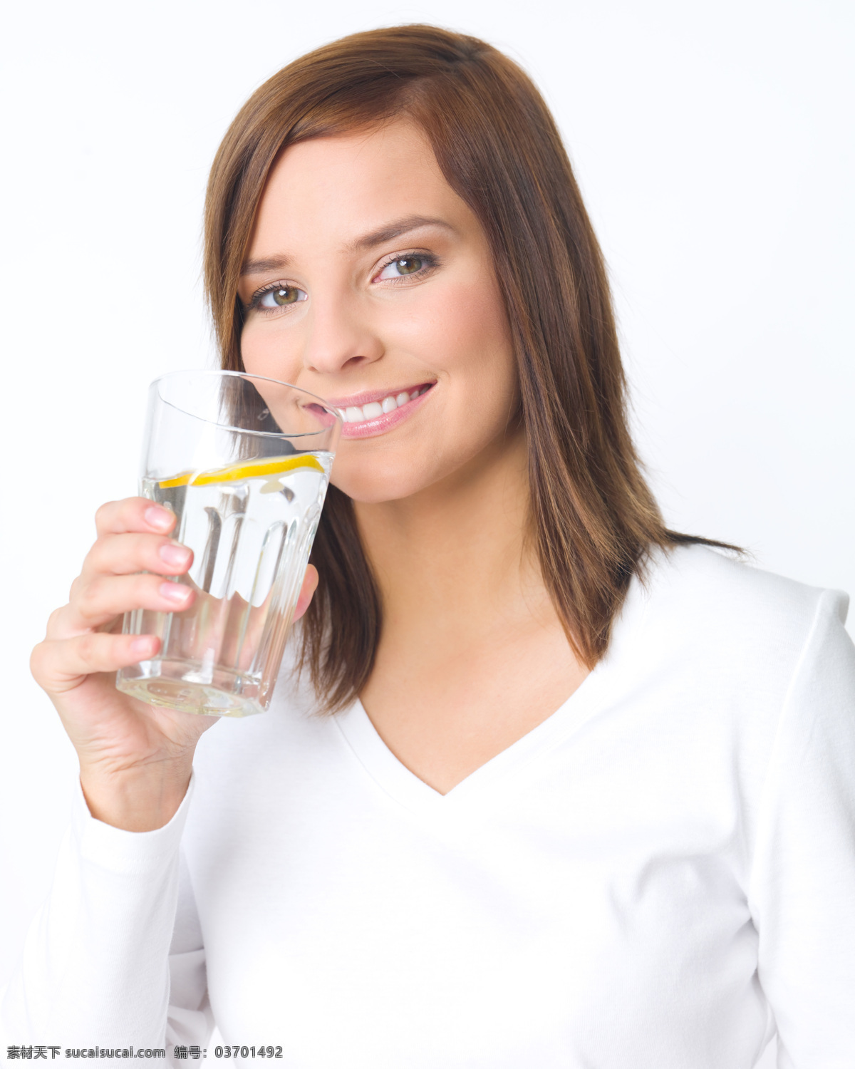 美女喝水 喝水 饮水 饮料 水杯 口渴 健康美女 美女 阳光女孩 欧美美女 欧美女性 外国美女 国外美女 性感 女性女人 女孩写真 人物图库