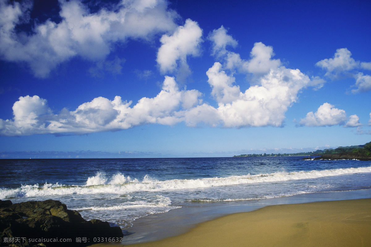 海岸 上卷 浪花 漂浮 云朵 大海 漂亮 美景 风景 岸边 加勒比海岸 高清图片 大海图片 风景图片