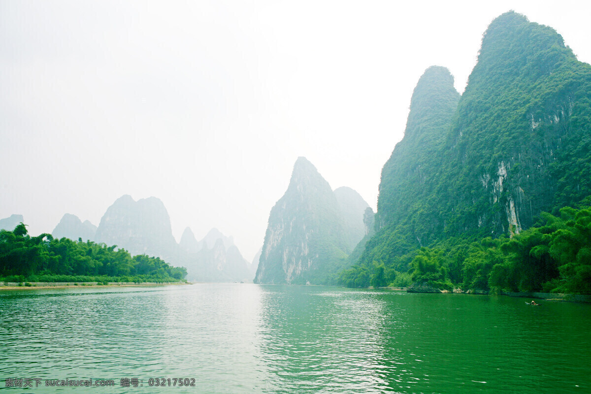 桂林山水 山水风景 旅游名胜 树木 湖水 水面 水 流水 天空 蓝天 白云 自然景观