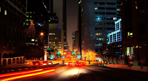 马路 上 行驶 车 车流 高速行驶 公路上的车 飞速行驶 夜景灯火 视频 动态 特效 背景