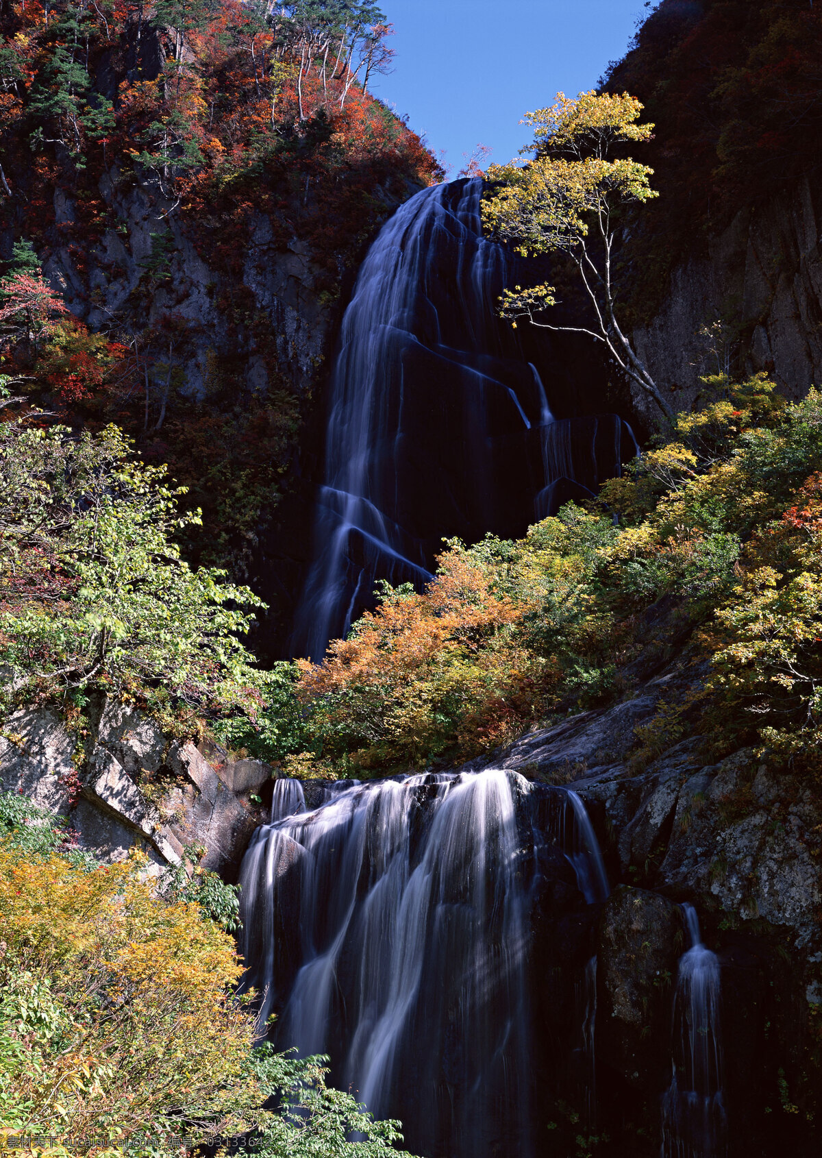 山水 瀑布 山间 风景 山间瀑布 山水风景 树木 水流 自然风景 漂亮的瀑布 壮观瀑布 风光丛林 装饰素材 山水风景画