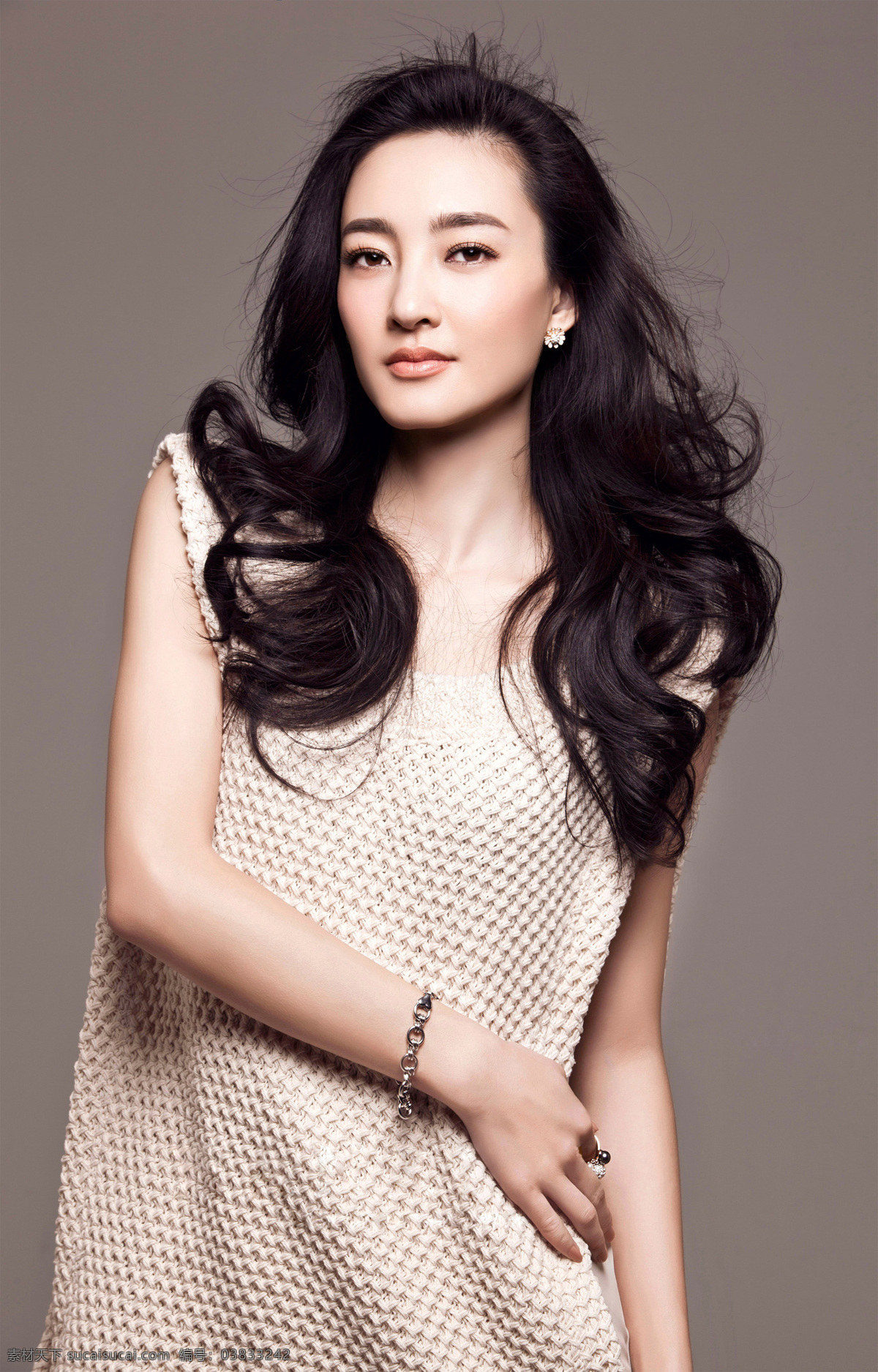 王丽坤 明星 美女 演员 长发 毛衣 明星偶像 人物图库