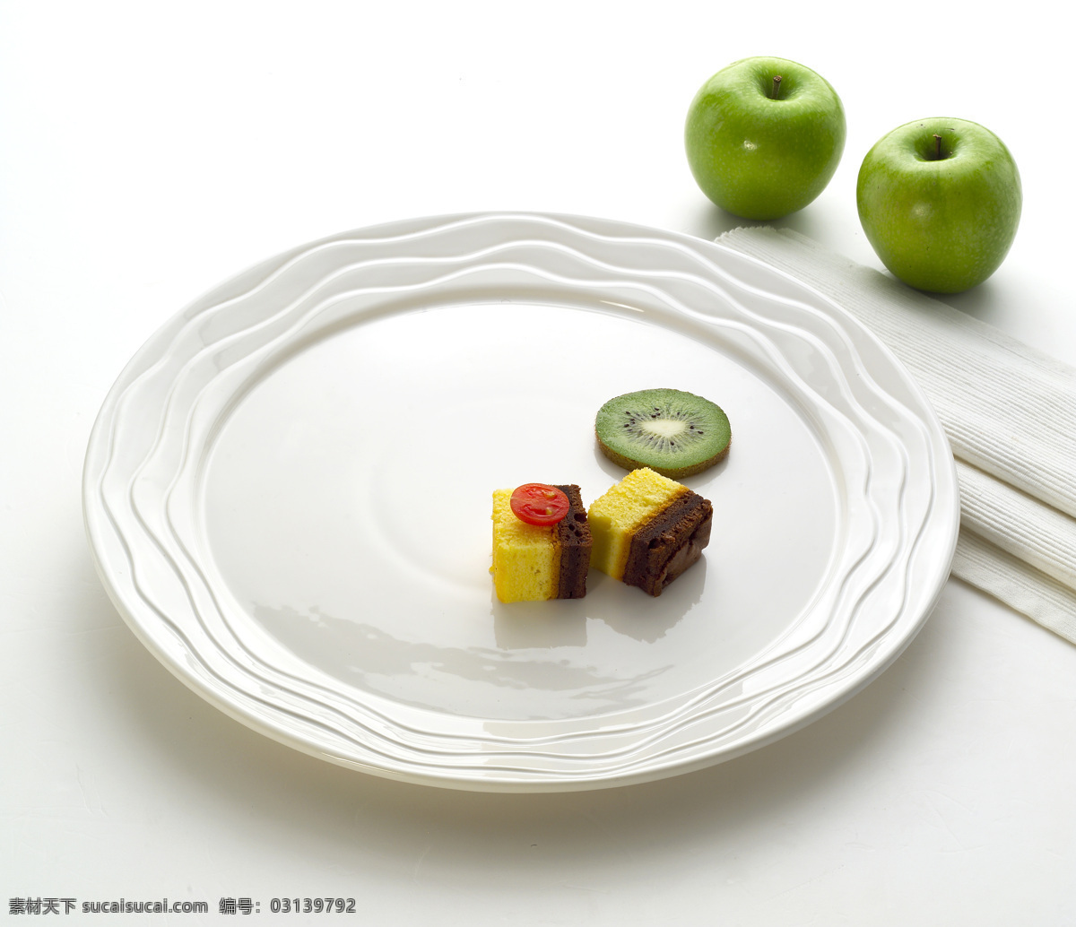陶瓷盘 陶瓷 盘子 苹果 糕点 西餐美食 餐饮美食