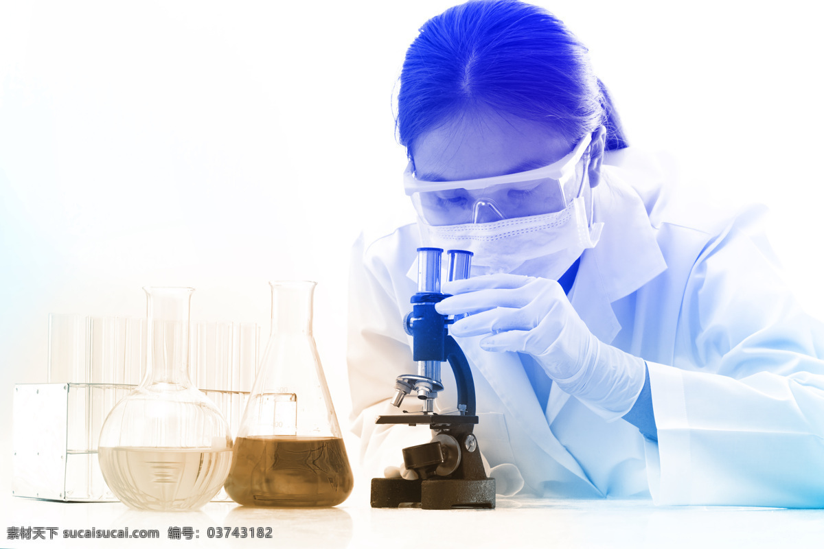 显微镜 做 试验 女科学家 试管 试剂 量杯 试验器皿 化学研究员 彩色液体 化学液体 化学素材 化学试验 科学研究 现代科技 白色