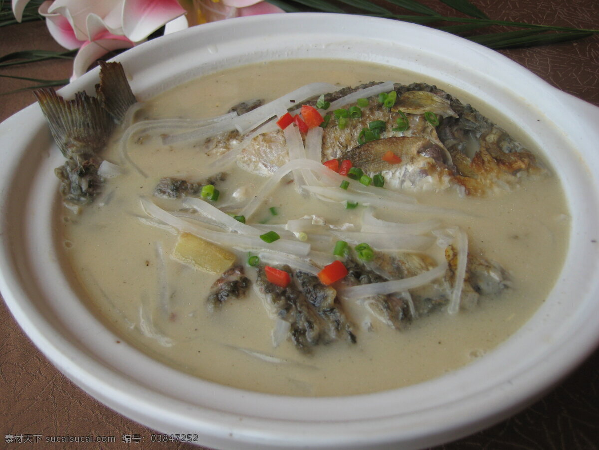 萝卜丝煮鲫鱼 萝卜丝 鲫鱼 汤 传统美食 餐饮美食