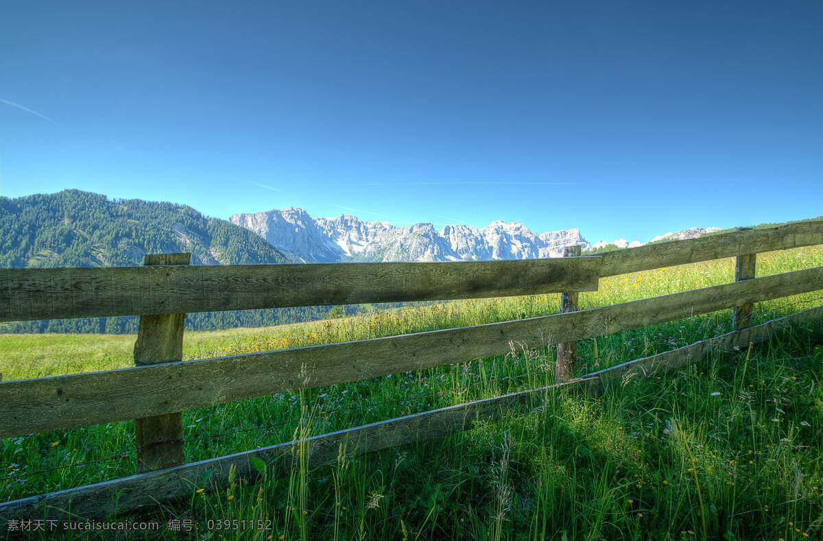 绿色 桌面 背景 唯美 梦幻 背景图 壁纸 山峰 山脉 山谷 白云 云彩 云朵 安静 静谧 天空 回声 回音 阳光 太阳 太阳光 光线 草原 草坪 草 小草 青草 自然景观 山水风景