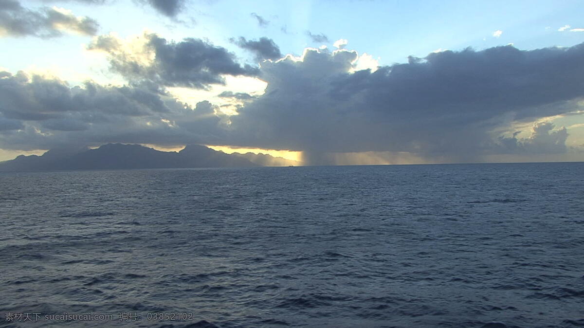茉莉 缩放 船 股票 视频 变焦 岛 风暴 海洋 阴天 雨 雨天 远景 云 茉莉亚岛 法属波利尼西亚 水 波 船上 其他视频