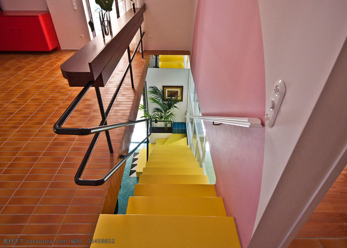 时尚 青春 客厅 粉色 背景 墙 室内装修 效果图 客厅装修 黄色楼梯 粉色背景墙 木地板