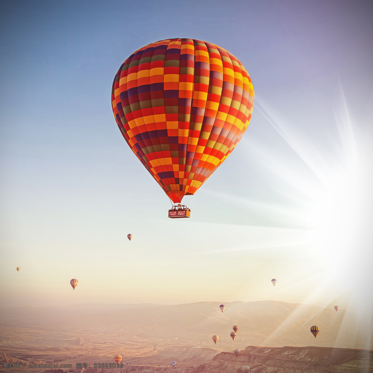 空中 热气球 阳光 空中热气球 天空 旅行 轻气球 自然风景 其他类别 生活百科 白色