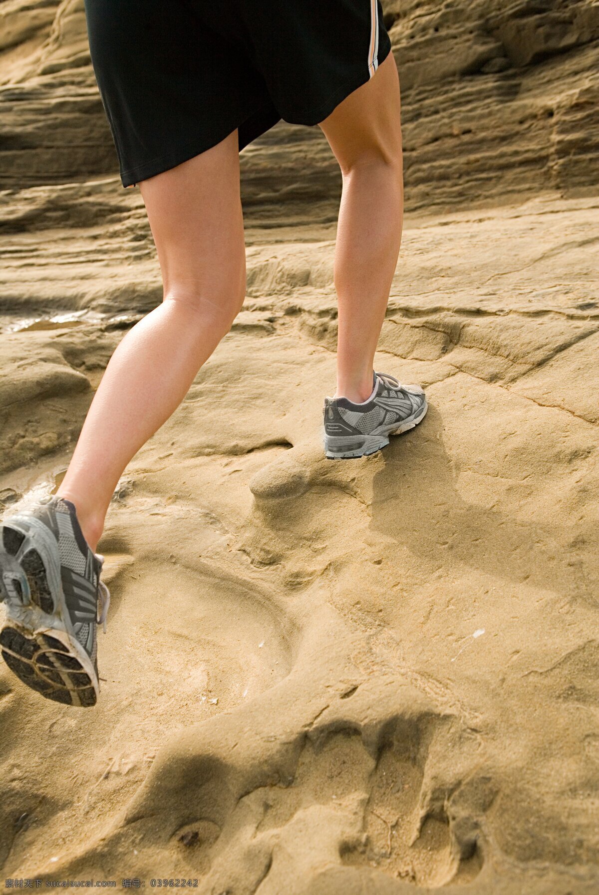 沙滩 上 跑步 人物 运动 健身 石头 生活人物 人物图片