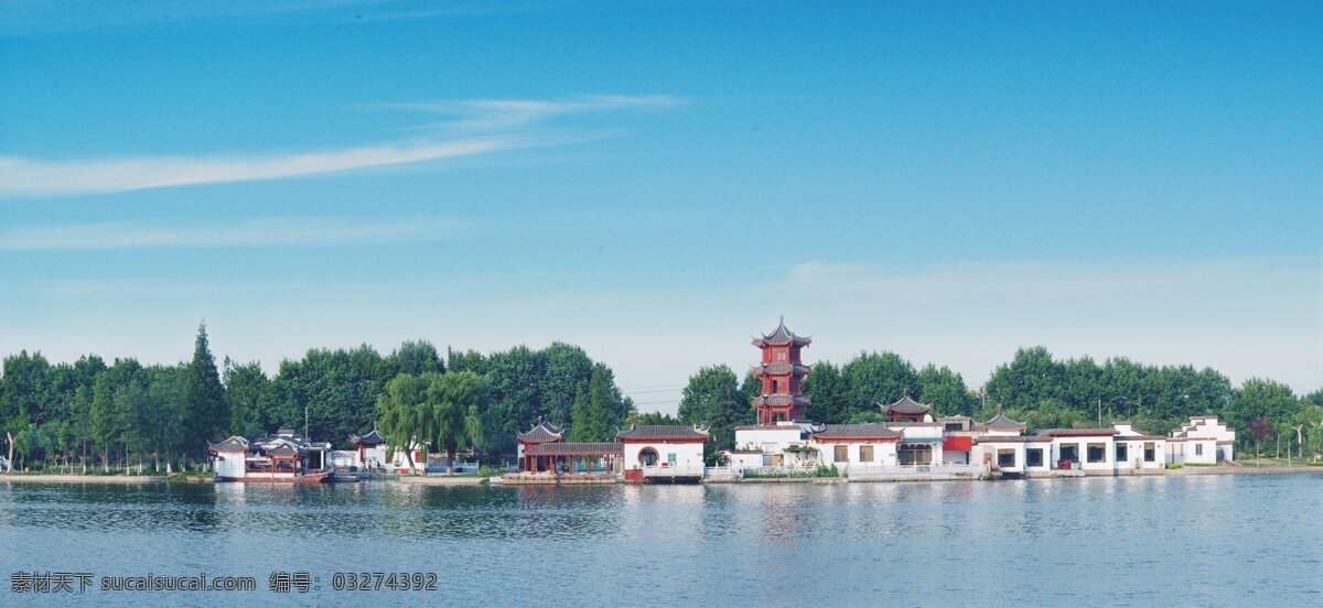 旅游景区摄影 湖水 建筑 房子 高山 天空 自然风光 景观 景区 休闲 旅游 自然风景 自然景观 青色 天蓝色