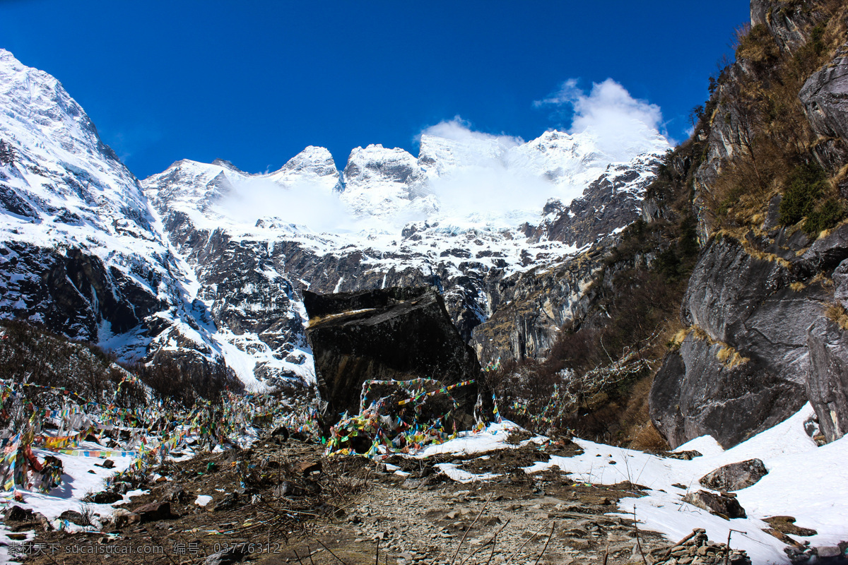 自然风景 雨崩 卡瓦格博 梅里雪山 梅里十三峰 雪山 神瀑 藏文化 藏族 大本营 云南风光 经幡 蓝天白云 冰川 雪地 旅游摄影 国内旅游