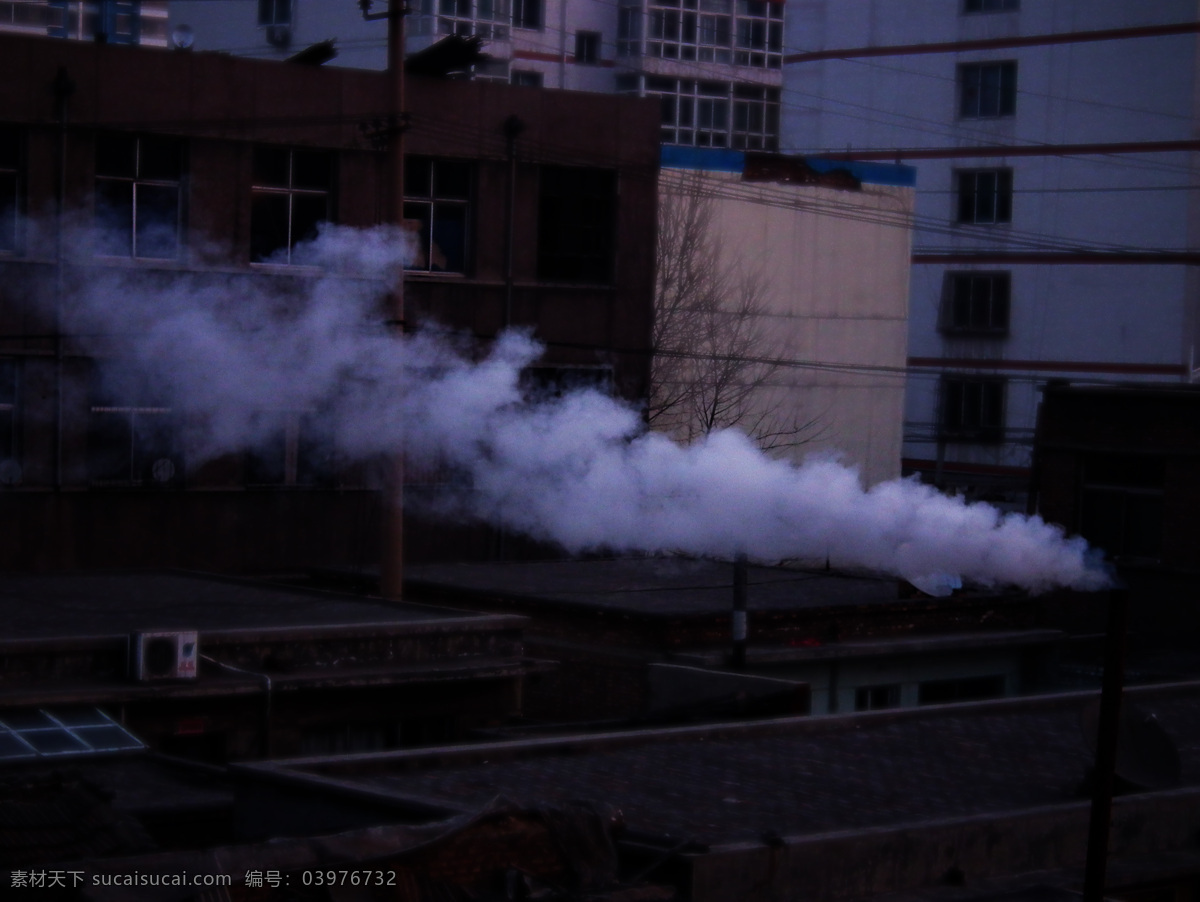 窗户 电线 房顶 风景图片 建筑景观 空调 楼房 烟柱 烟筒 树木 电杆 电视接收锅盖 自然景观 psd源文件