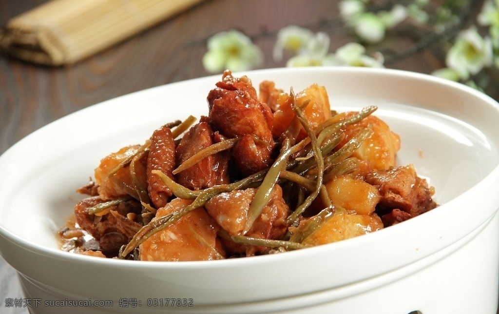 笨鸡干豆角 笨鸡 鸡肉 传统美食 餐饮美食 土豆炖鸡 菜品