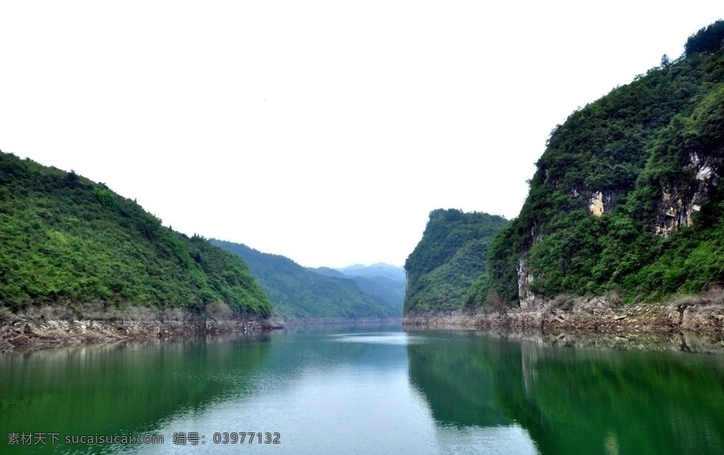峡谷水面 清山绿水 游船 水波 倒影 山峰 悬崖峭壁 沿河县 乌江画廊 自然风景 旅游摄影