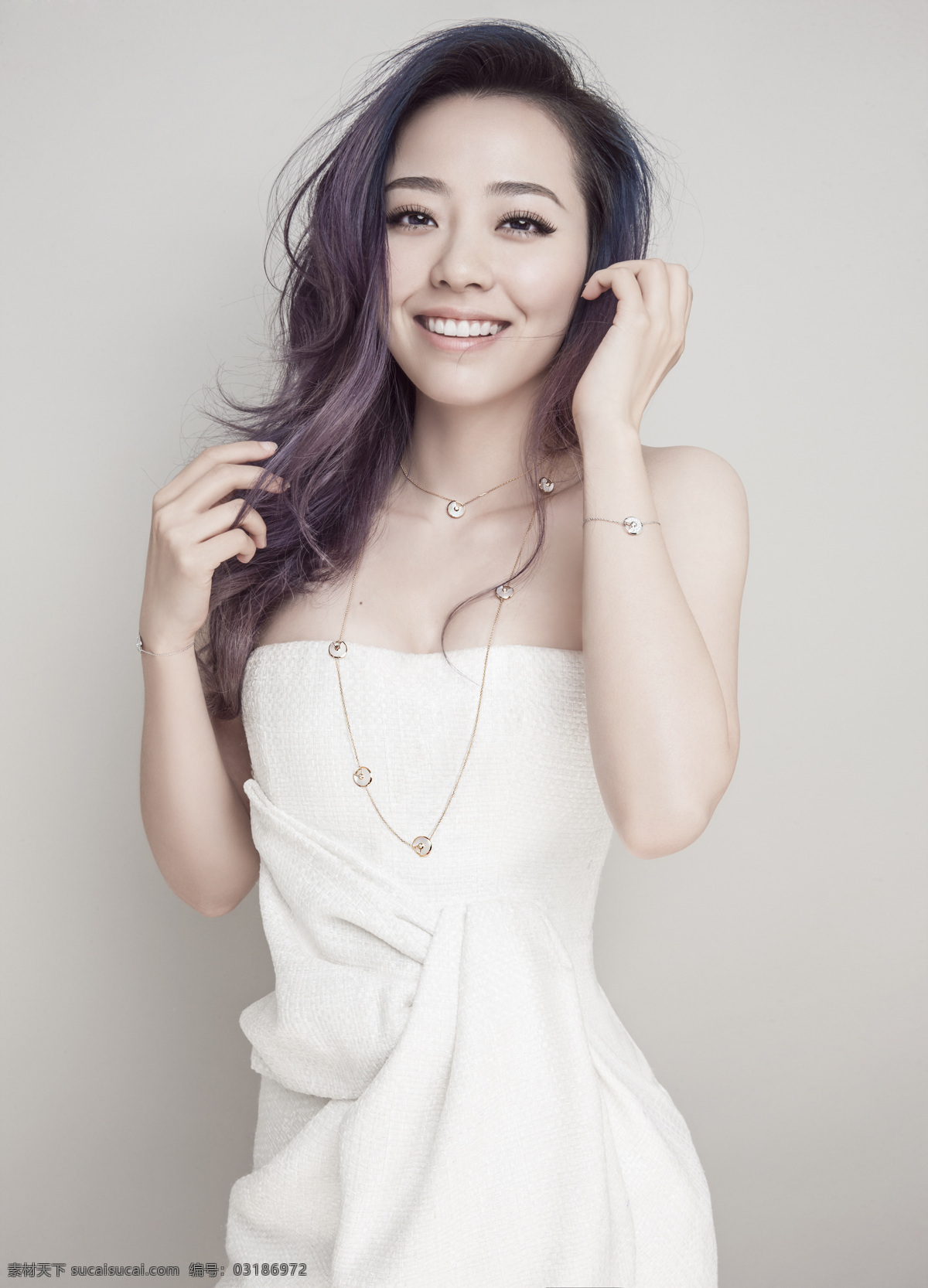 张靓颖 卡 地亚 广告 卡地亚 代言 永远 美女 明星 天后 女歌手 amulette de cartier 珠宝 项链 手链 吊坠 奢侈品 钻石 黄金 k金 珍珠母贝 缟玛瑙 释放你的梦想 明星偶像 人物图库