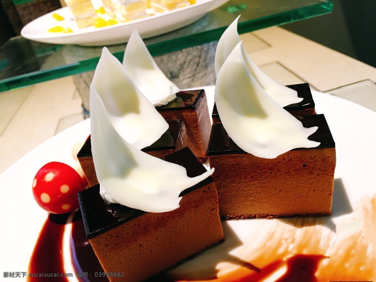 巧克力 切块 蛋糕 造型 摆盘 餐饮美食 西餐美食
