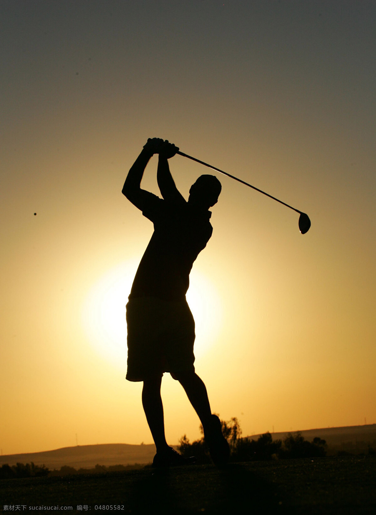 打高尔夫 打高尔夫球 背影 清晨 远方 剪影 活动 休闲生活 男性男人 人物图库