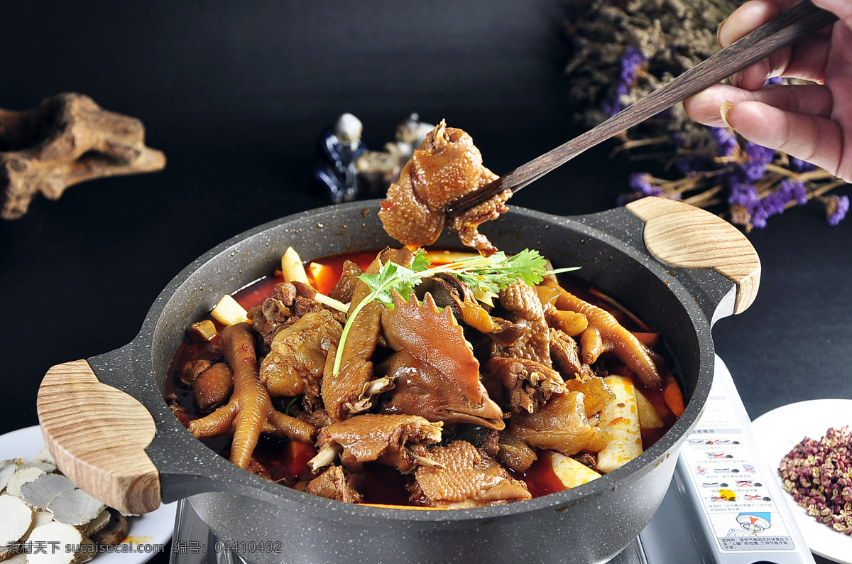 铁锅 炖 柴鸡 炖鸡 铁锅柴鸡 铁锅炖鸡 焖鸡 鸡肉炖锅 餐饮美食 传统美食