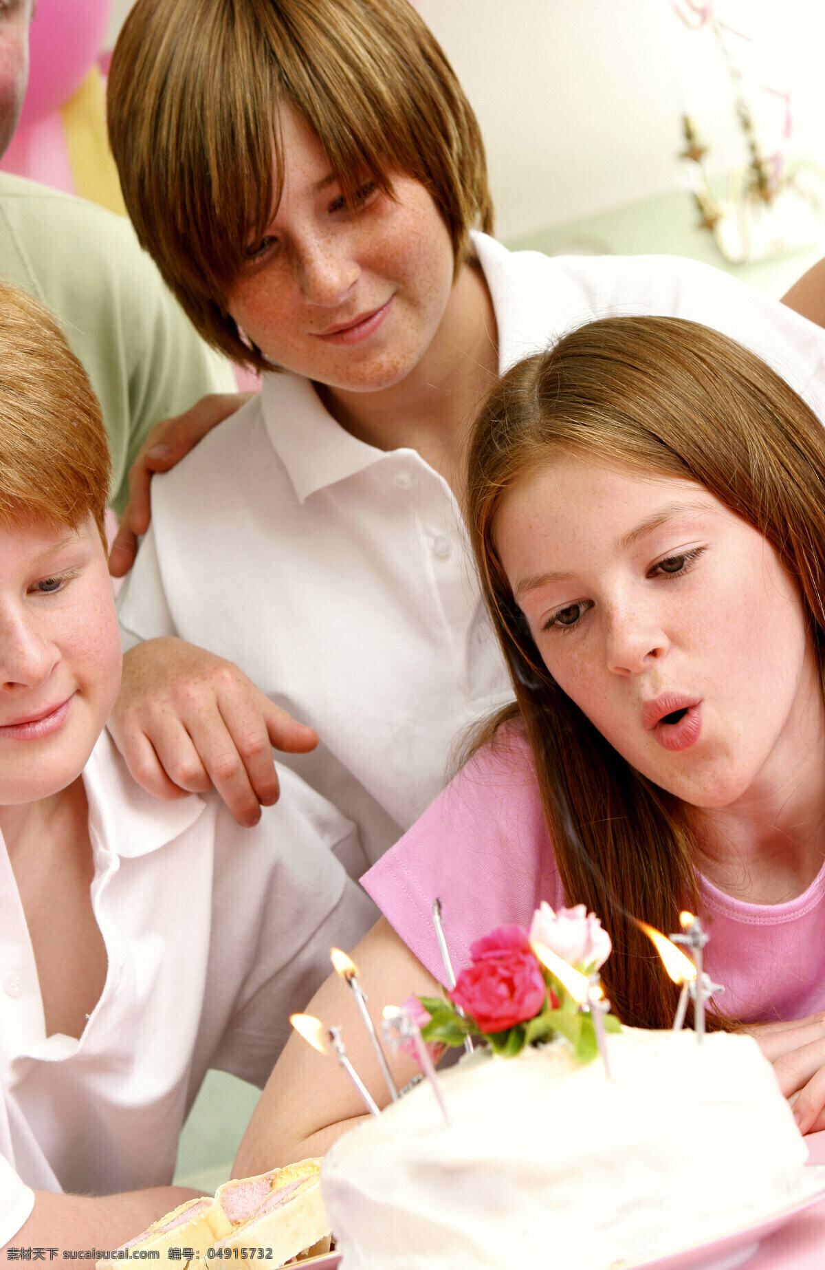 家庭 生日 聚会 人物 生日聚会 开心 一家人 幸福 亲情 礼物 蛋糕 吹蜡烛 生日图片 生活百科