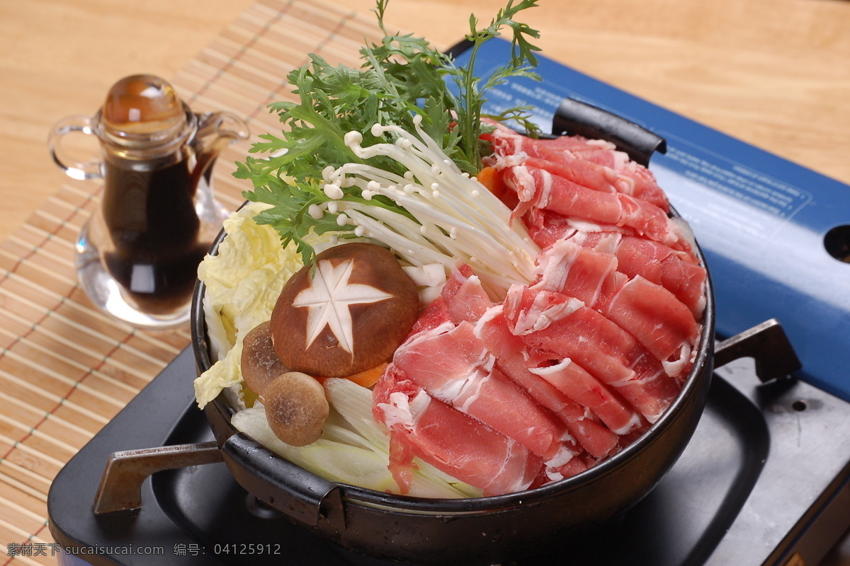 日式寿喜锅 肥牛卷 香菇 金针菇 白菜 油麦菜等 餐饮美食