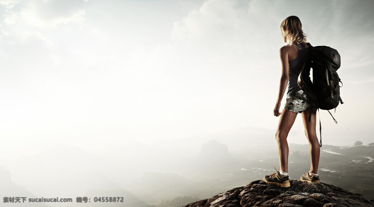 山顶 背包 女人 背影 体育运动 户外运动 生活百科