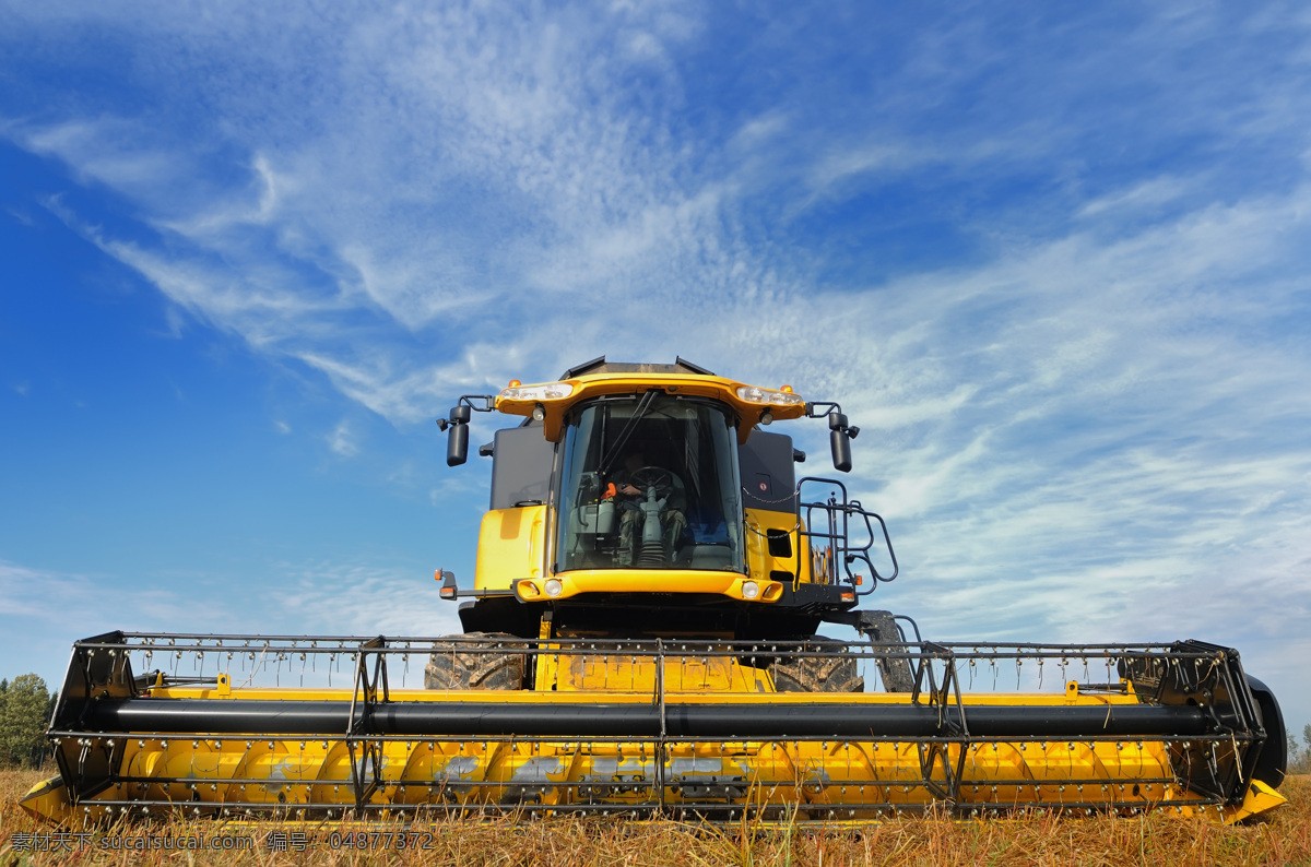 收割机 机械 农场 田地 大型机械 农民 农用机械 丰收 收割 庄稼 小麦 麦子 农业 现代科技 农业生产